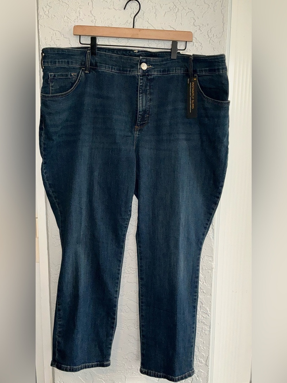 Lee Women's Relaxed Fit -Straight Leg - High Rise Jeans (NWT)